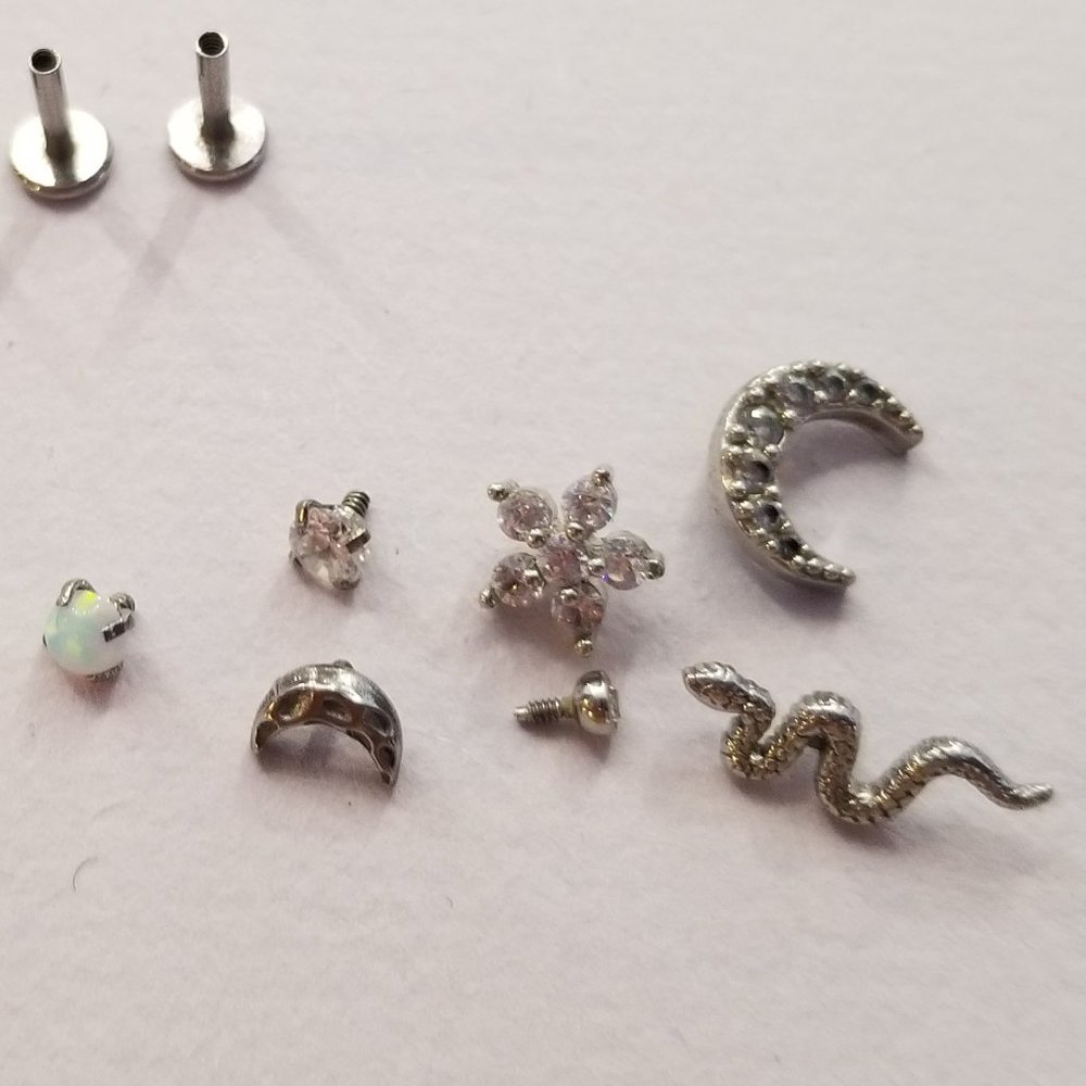 Lot of 7 internally threaded steel ends + 5 16g internally threaded posts